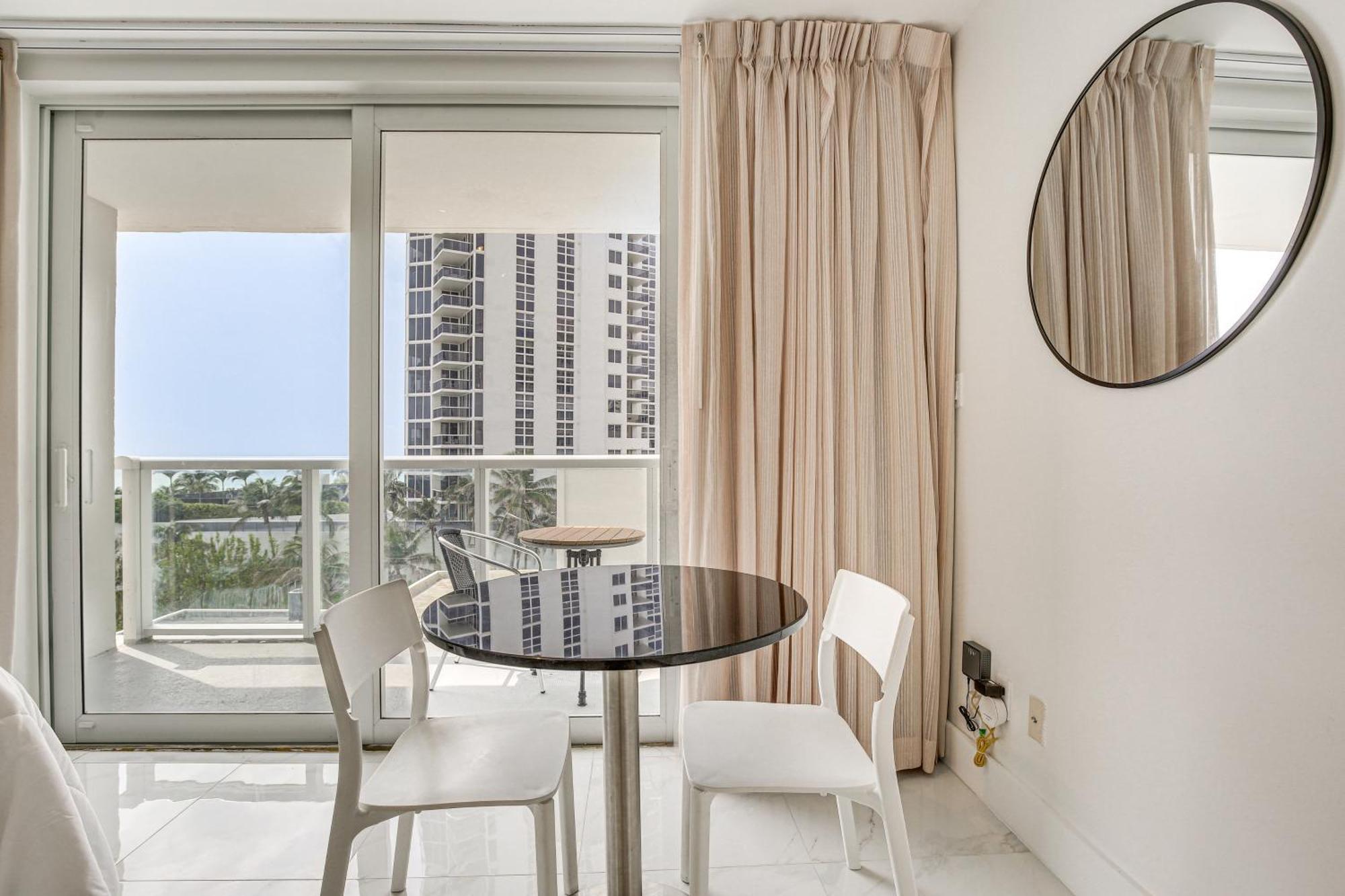 Sunny Isles Beach Resort Studio With Ocean Views 外观 照片