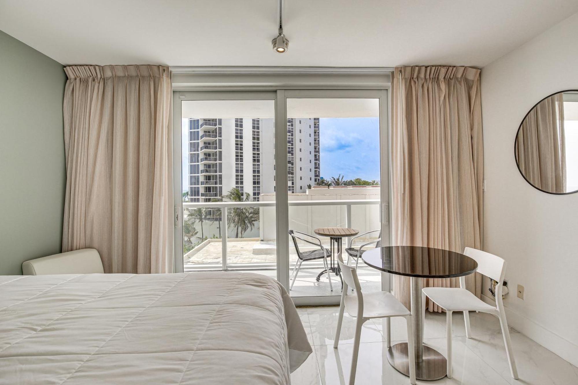 Sunny Isles Beach Resort Studio With Ocean Views 外观 照片